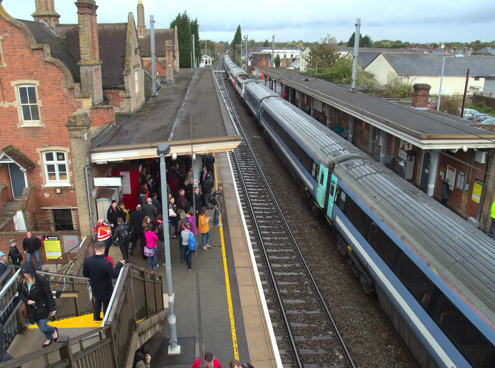 A busy Stowmarket Station, from (Very) Long Train (Not) Running, Stowmarket, Suffolk - 21st October 2014