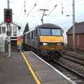 90003 Raedwald passes the broken train, (Very) Long Train (Not) Running, Stowmarket, Suffolk - 21st October 2014