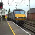 90003 Raedwald passes the broken train, (Very) Long Train (Not) Running, Stowmarket, Suffolk - 21st October 2014