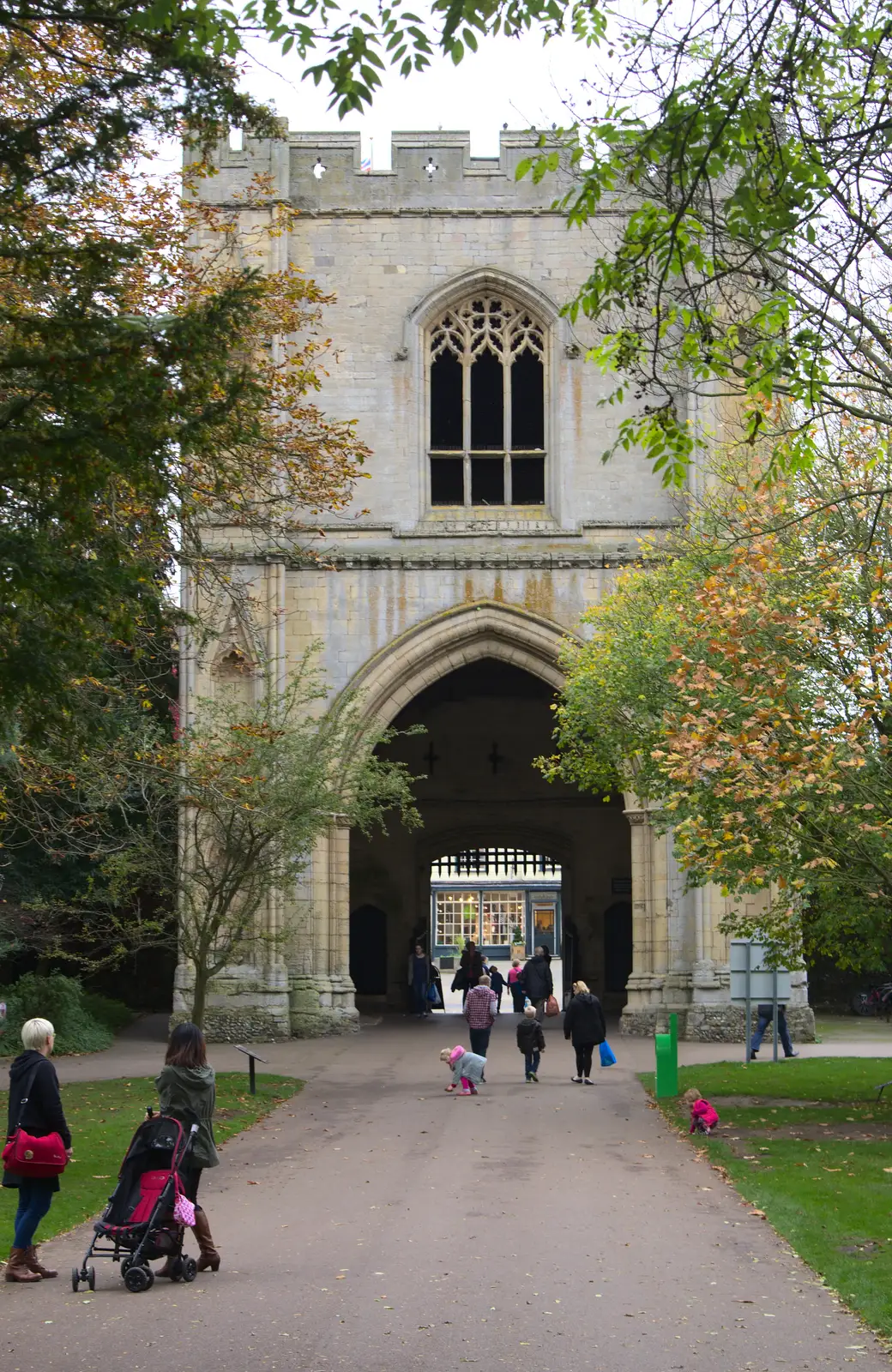 The Abbeygate tower, from A Trip to Abbey Gardens, Bury St. Edmunds, Suffolk - 29th October 2014