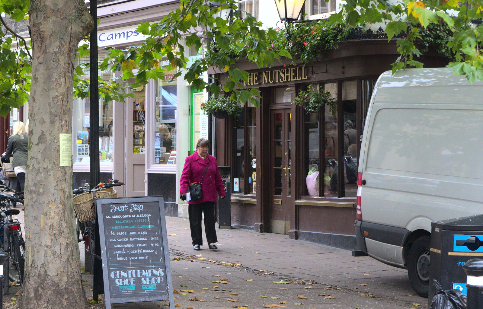 The Nutshell, one of the smallest pubs in England from A Trip to Abbey Gardens, Bury St. Edmunds, Suffolk - 29th October 2014
