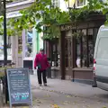 The Nutshell, one of the smallest pubs in England, A Trip to Abbey Gardens, Bury St. Edmunds, Suffolk - 29th October 2014