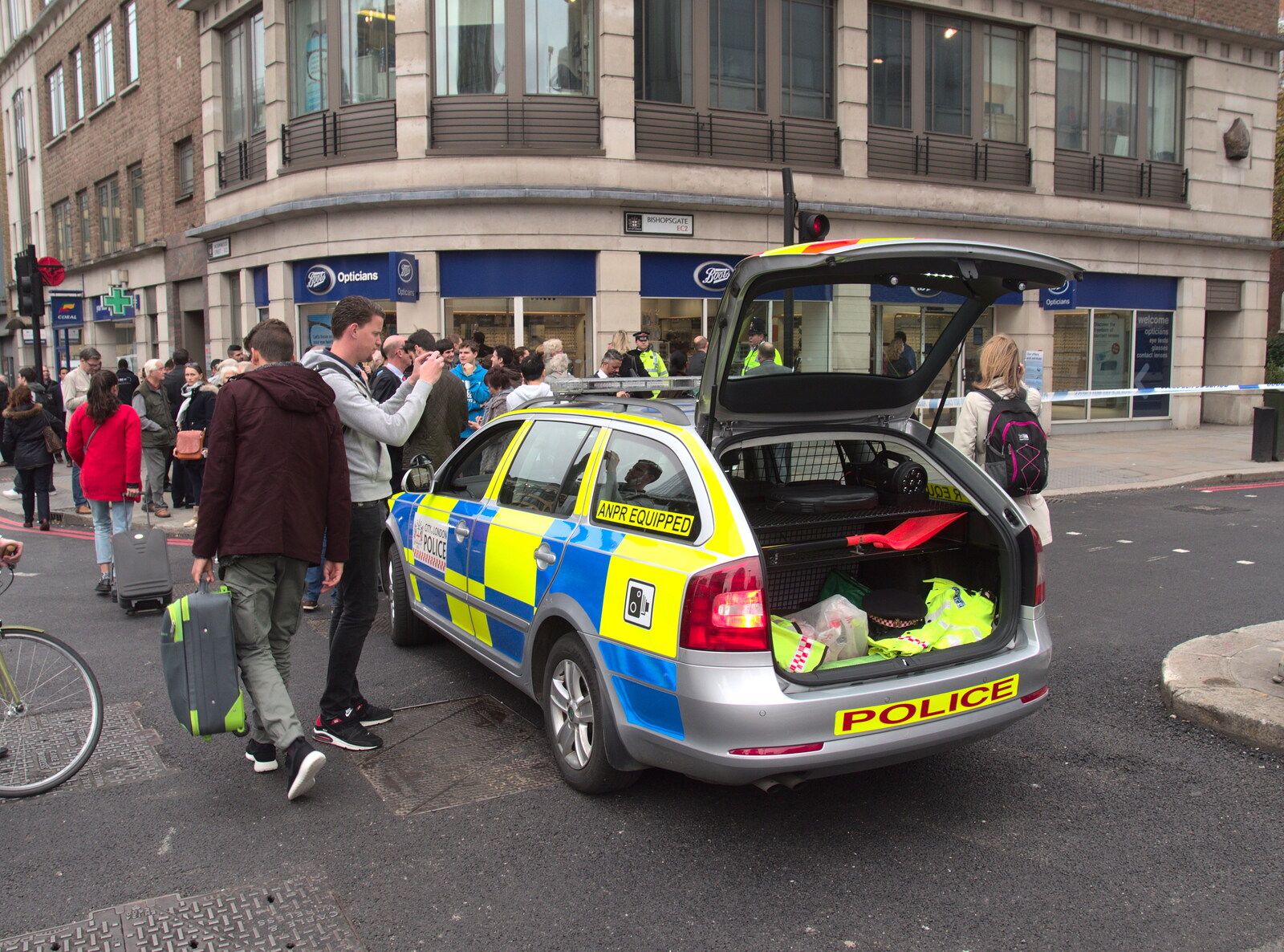 A police car blocks off access to Bishopsgate from A Bomb Scare and Fred Does Building, London and Suffolk - 30th October 2014