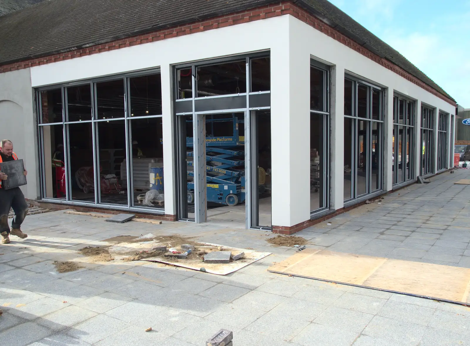 The new Aldi gets some window frames in, from A Saturday in Town, Diss, Norfolk - 8th November 2014