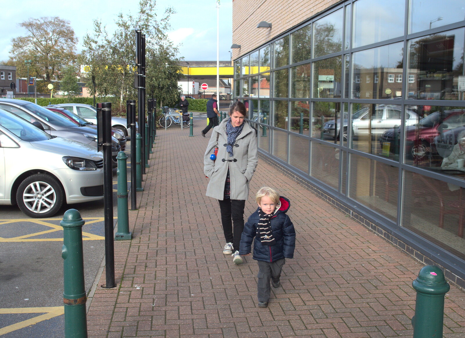 Isobel and Harry by Morrisons from A Saturday in Town, Diss, Norfolk - 8th November 2014