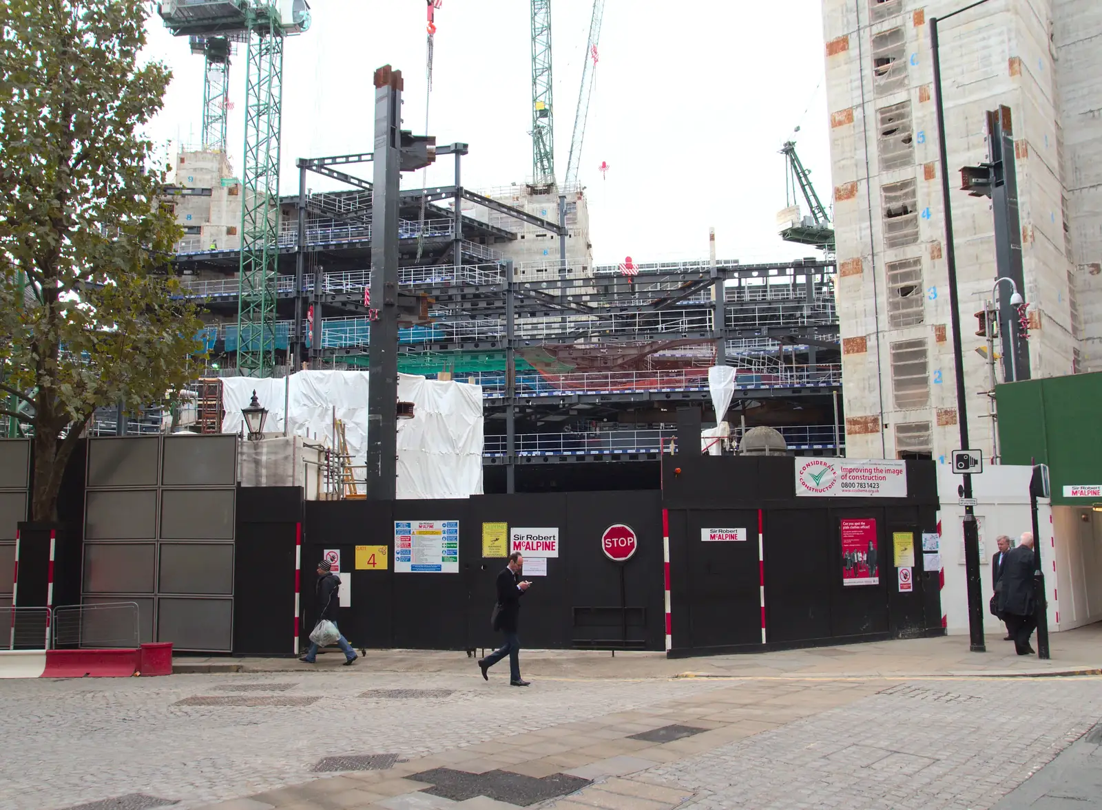 Bloomberg's new headquarters continues upwards, from A Melting House Made of Wax, Southwark, London - 12th November 2014