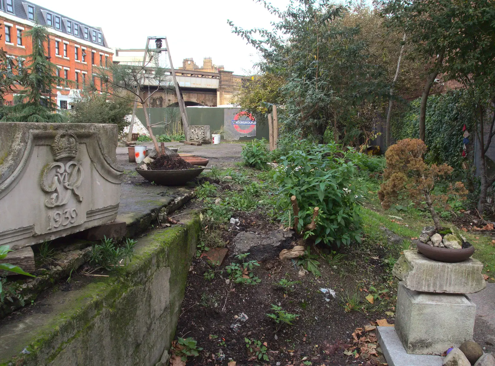 The strange wasteland known as Cross Bones, from A Melting House Made of Wax, Southwark, London - 12th November 2014