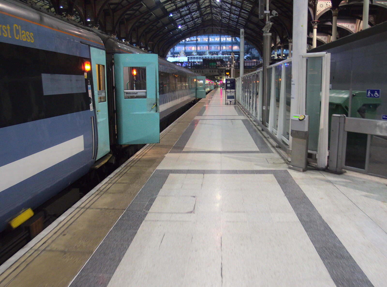 A deserted platform 10 at Liverpool Street from The Lorry-Eating Pavement of Diss, Norfolk - 3rd December