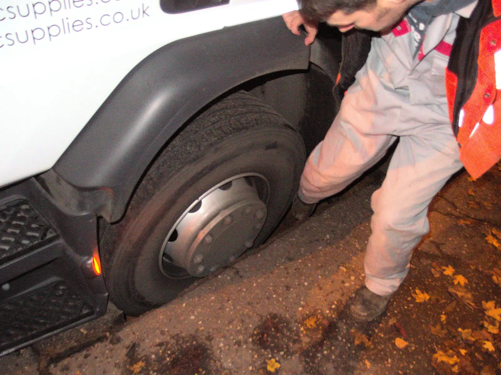 The Humphries tow-truck driver checks the hole out, from The Lorry-Eating Pavement of Diss, Norfolk - 3rd December