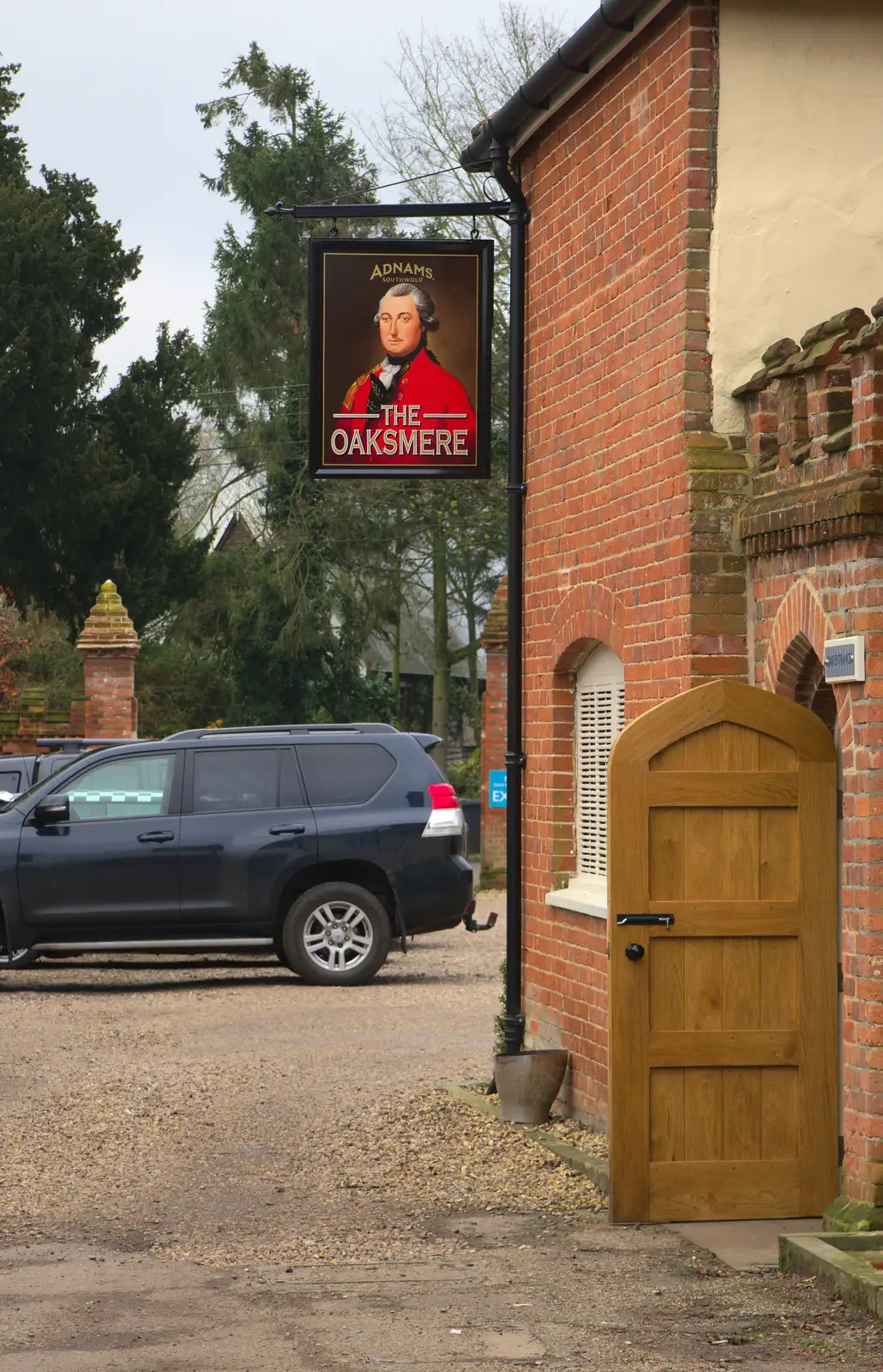 The Oaksmere gets a new sign with Cornwallis on it, from The Lorry-Eating Pavement of Diss, Norfolk - 3rd December