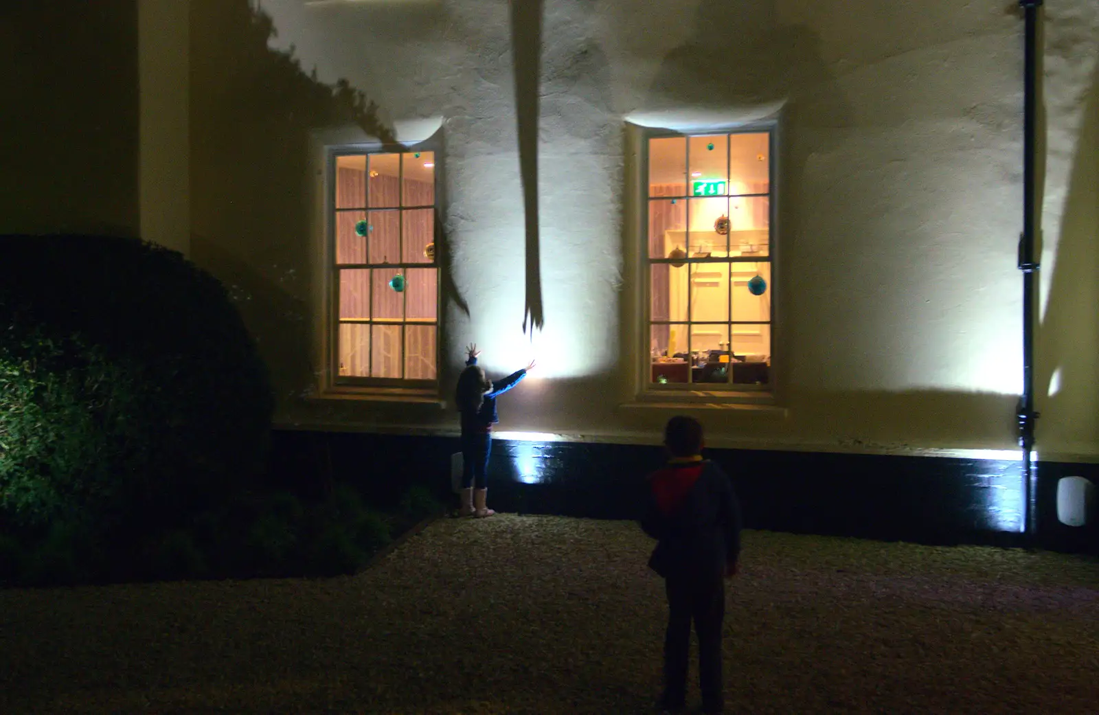 A girl discovers the joy of shadows, from Rick Wakeman, Ian Lavender and the Christmas lights, The Oaksmere, Suffolk - 4th December 2014