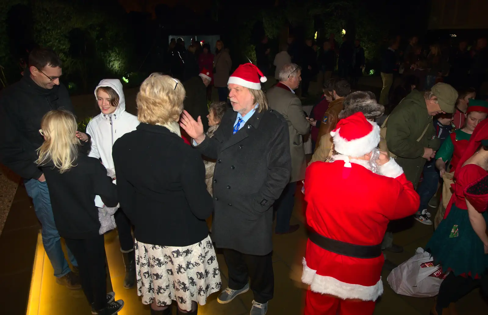 Rick Wakeman chats, from Rick Wakeman, Ian Lavender and the Christmas lights, The Oaksmere, Suffolk - 4th December 2014