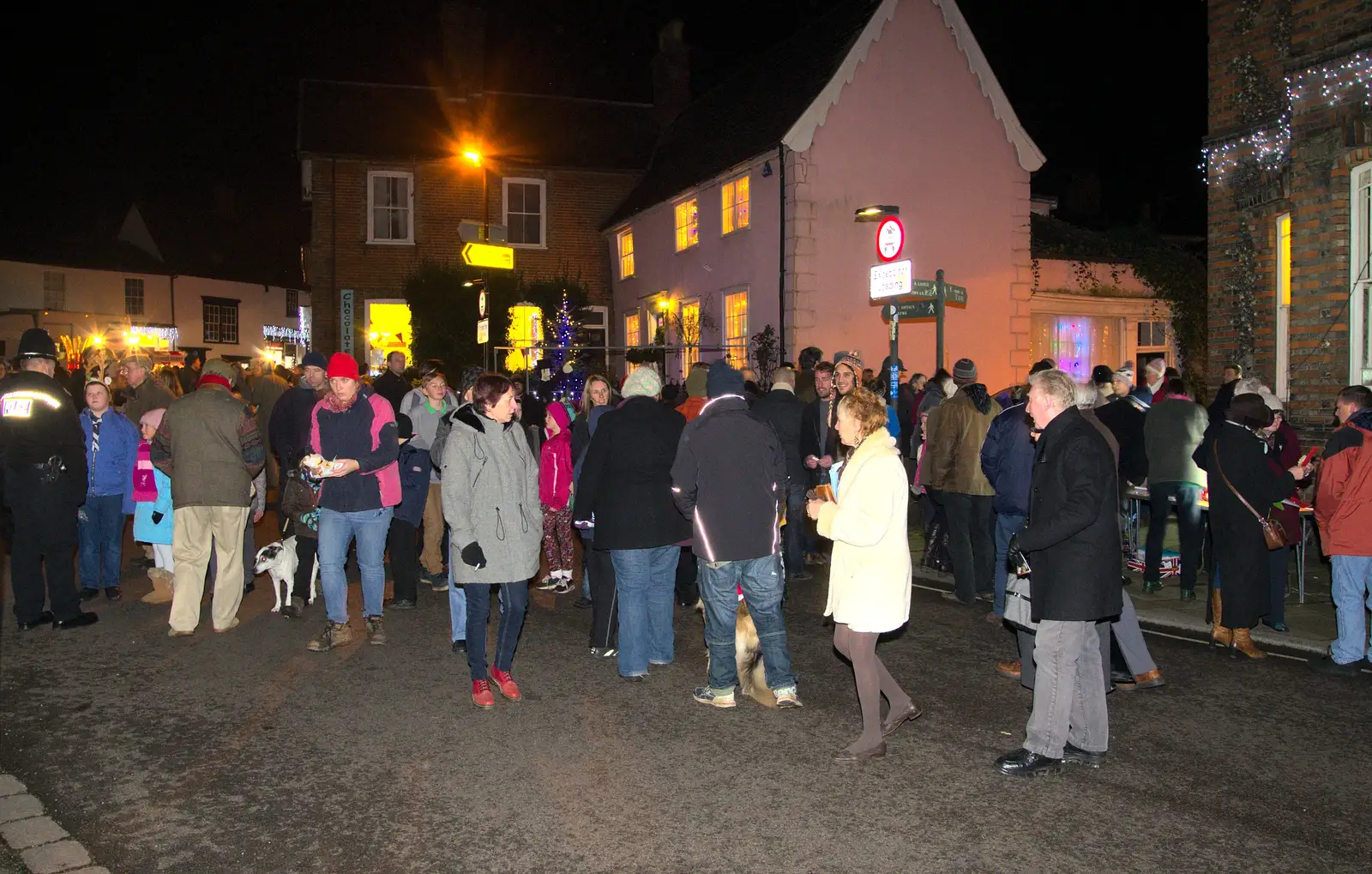 Crowds on Lambseth Street, from The Eye Lights and a Thorpe Abbots Birthday, Suffolk and Norfolk - 6th December 2014