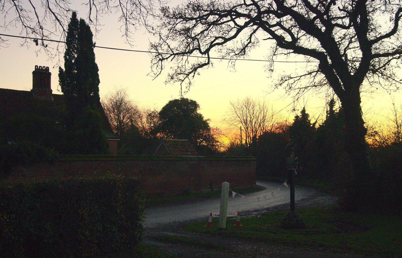 The sun sets in Thorpe Abbots from The Eye Lights and a Thorpe Abbots Birthday, Suffolk and Norfolk - 6th December 2014