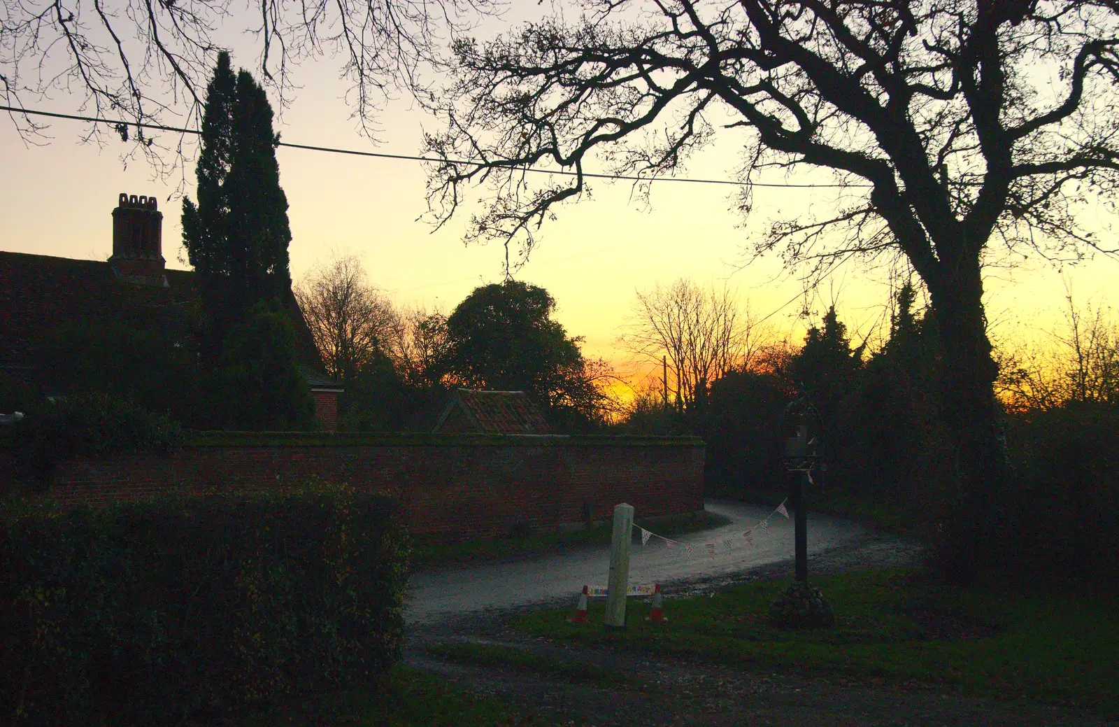 The sun sets in Thorpe Abbots, from The Eye Lights and a Thorpe Abbots Birthday, Suffolk and Norfolk - 6th December 2014