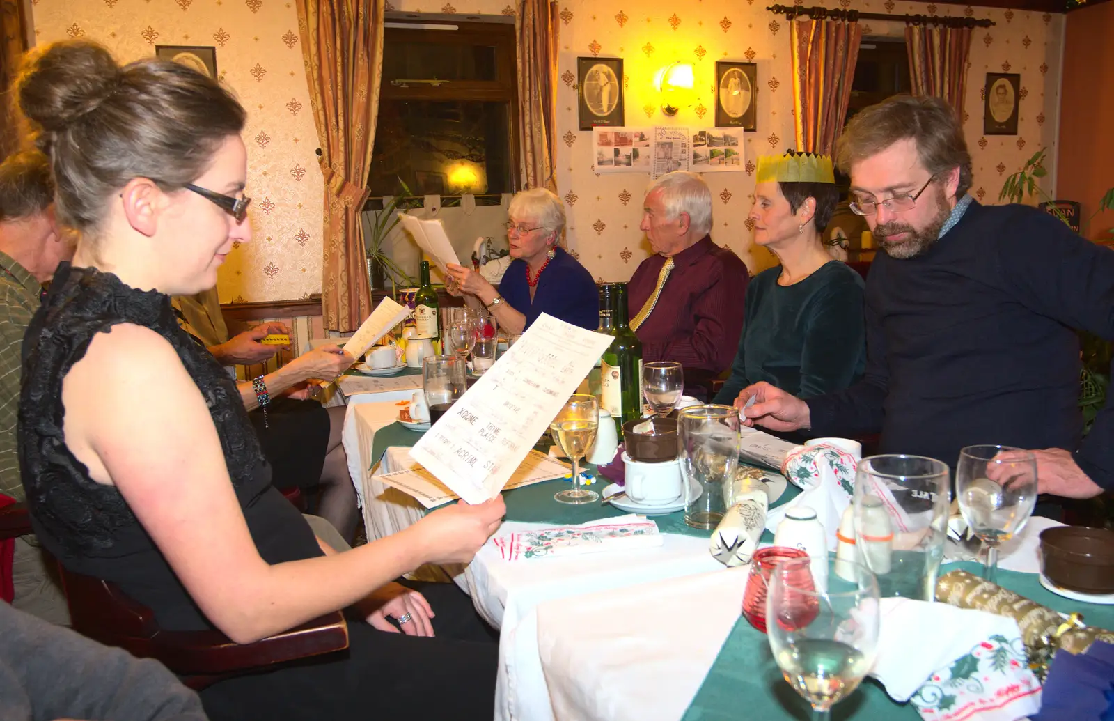 Suey scopes the quiz out, from The BSCC Christmas Dinner, The Swan Inn, Brome, Suffolk - 6th December 2014