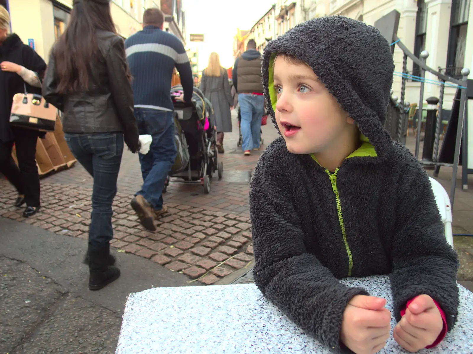 We stop for a sausage near the market, from A Trip to Abbey Gardens, Bury St. Edmunds, Suffolk - 20th December 2014