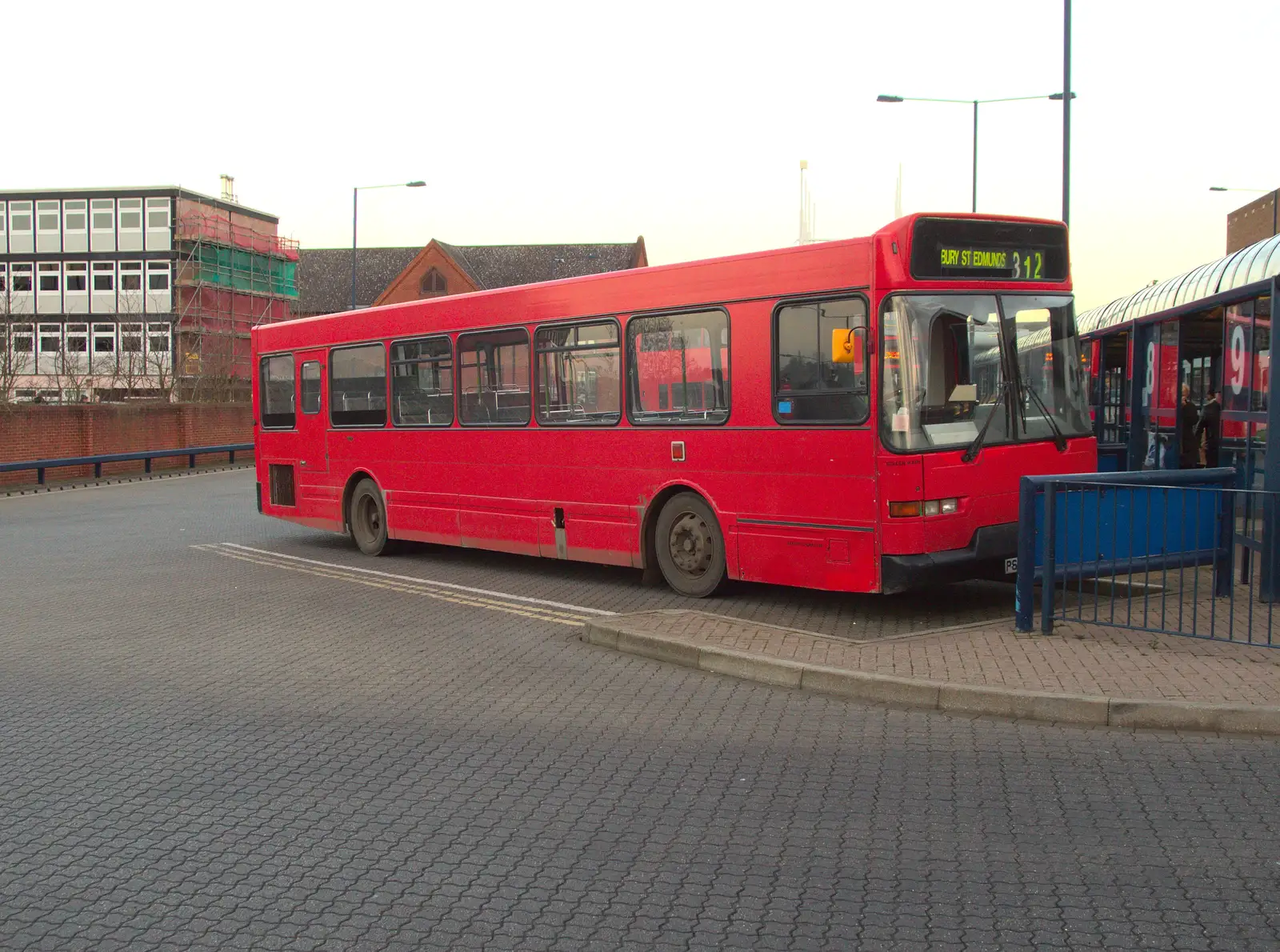 An old coach from 1995 at the bus station, from A Trip to Abbey Gardens, Bury St. Edmunds, Suffolk - 20th December 2014