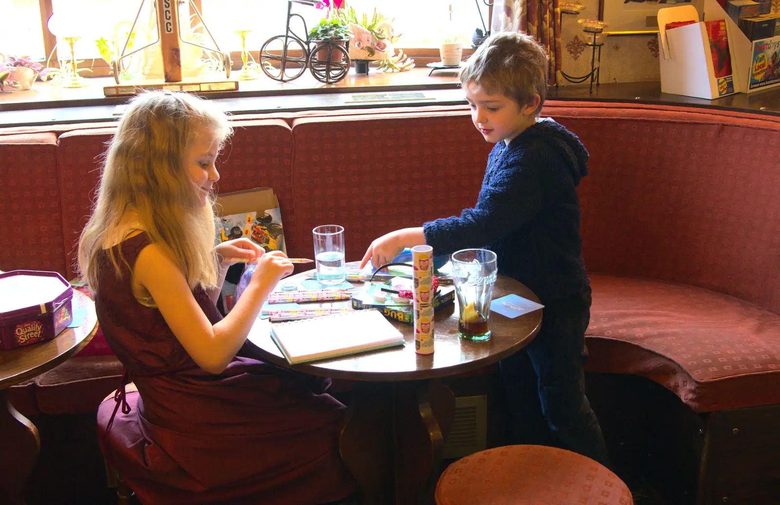 Fred chats to Jessica, from Christmas Day at the Swan Inn, Brome, Suffolk - 25th December 2014