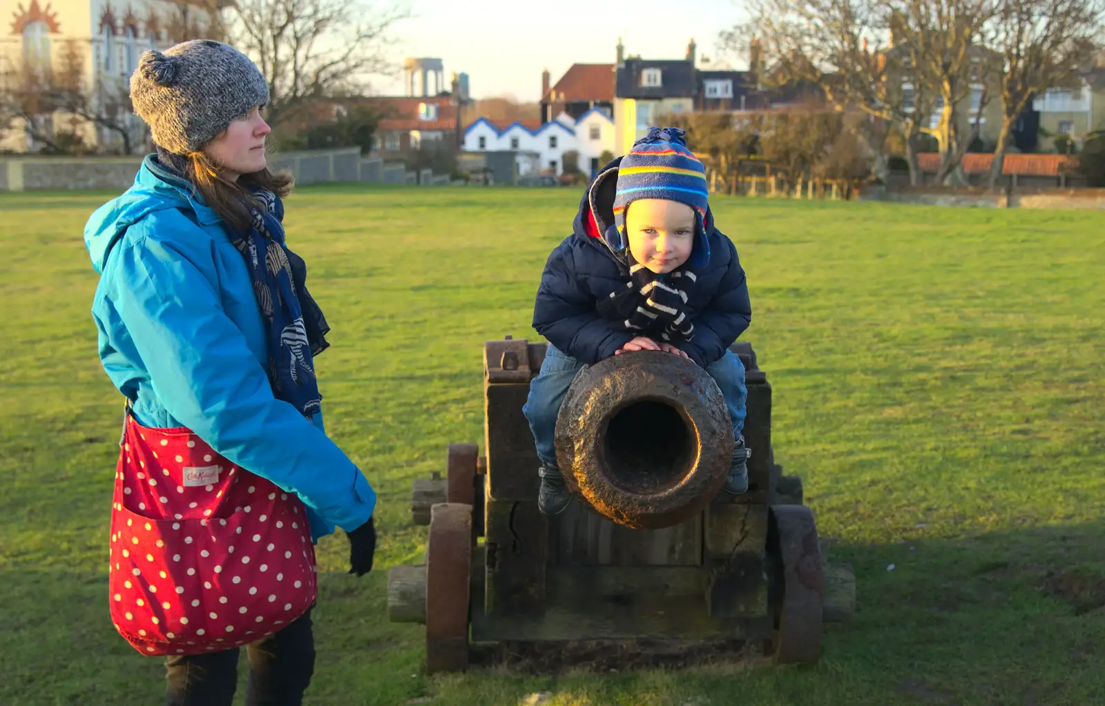 Harry leans forward, and takes aim, from Sunset on the Beach, Southwold, Suffolk - 30th December 2014