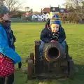 Harry leans forward, and takes aim, Sunset on the Beach, Southwold, Suffolk - 30th December 2014