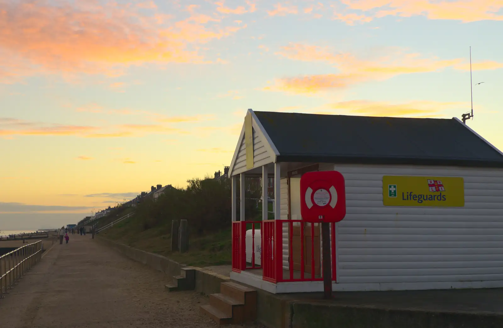 The Southwold lifeguard hut, from Sunset on the Beach, Southwold, Suffolk - 30th December 2014