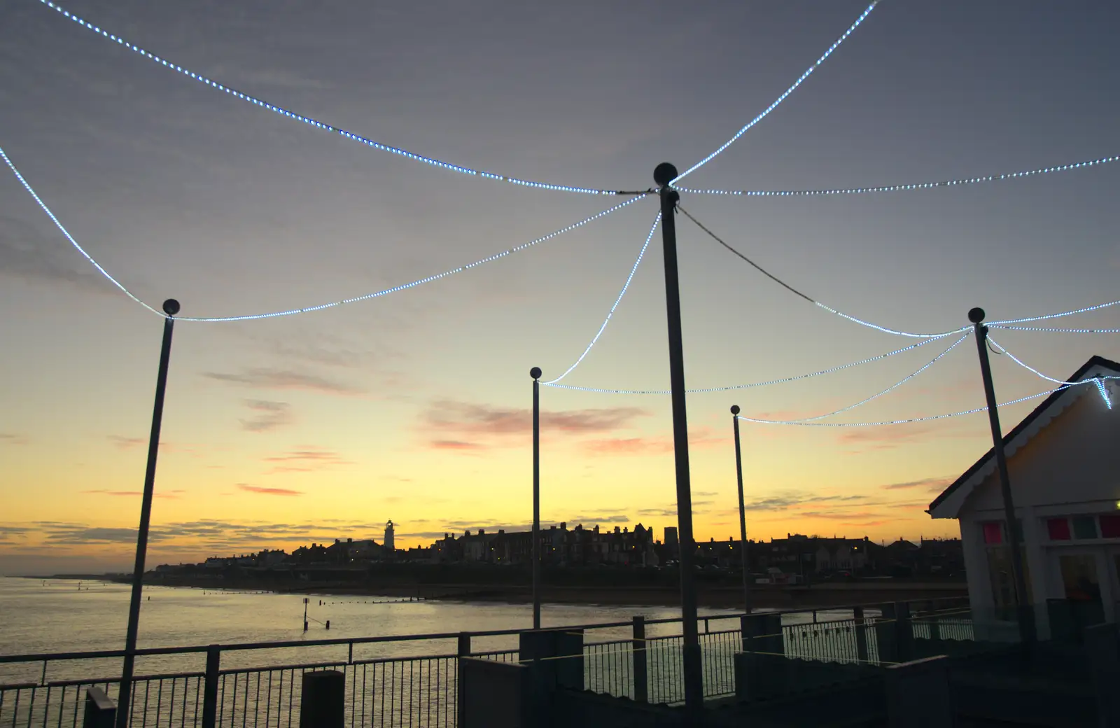 Light-ropes in the sunset, from Sunset on the Beach, Southwold, Suffolk - 30th December 2014