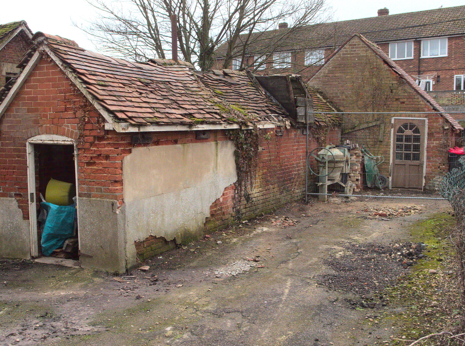 Derelict outbuildings near Mavery House from Closing Down: A Late January Miscellany, Diss, Norfolk - 31st January 2015