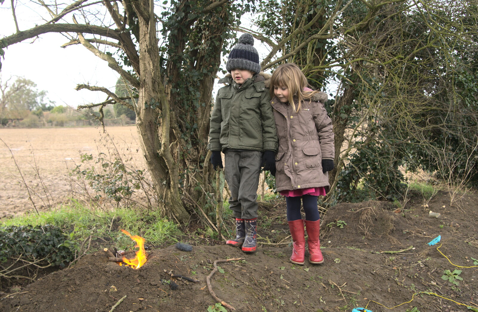 Fred and Soph the Roph look at the fire from Fred and the Volcano, Brome, Suffolk - 8th February 2015