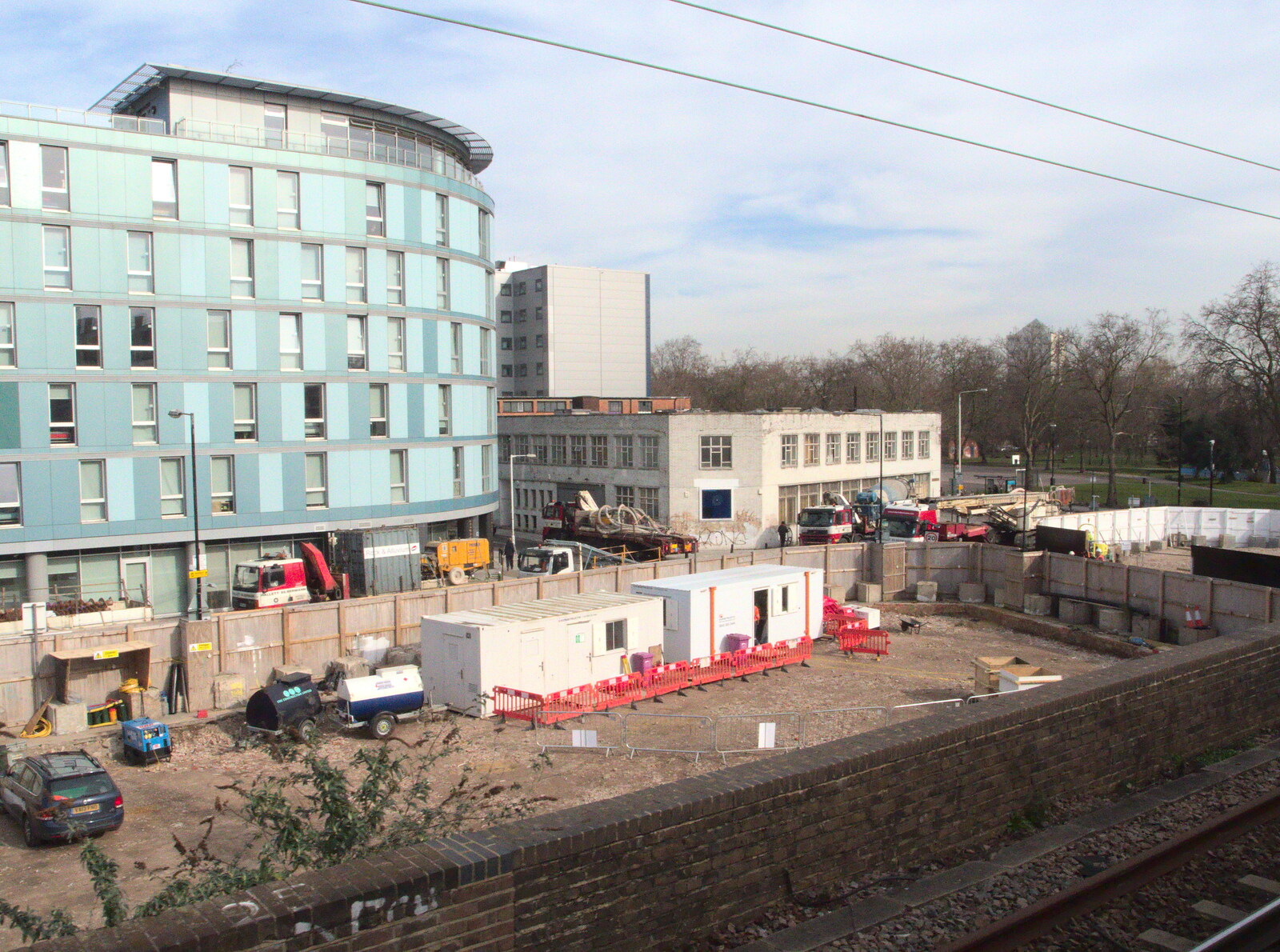 More building site action from The Mobile Train Office, Diss to London - 5th March 2015