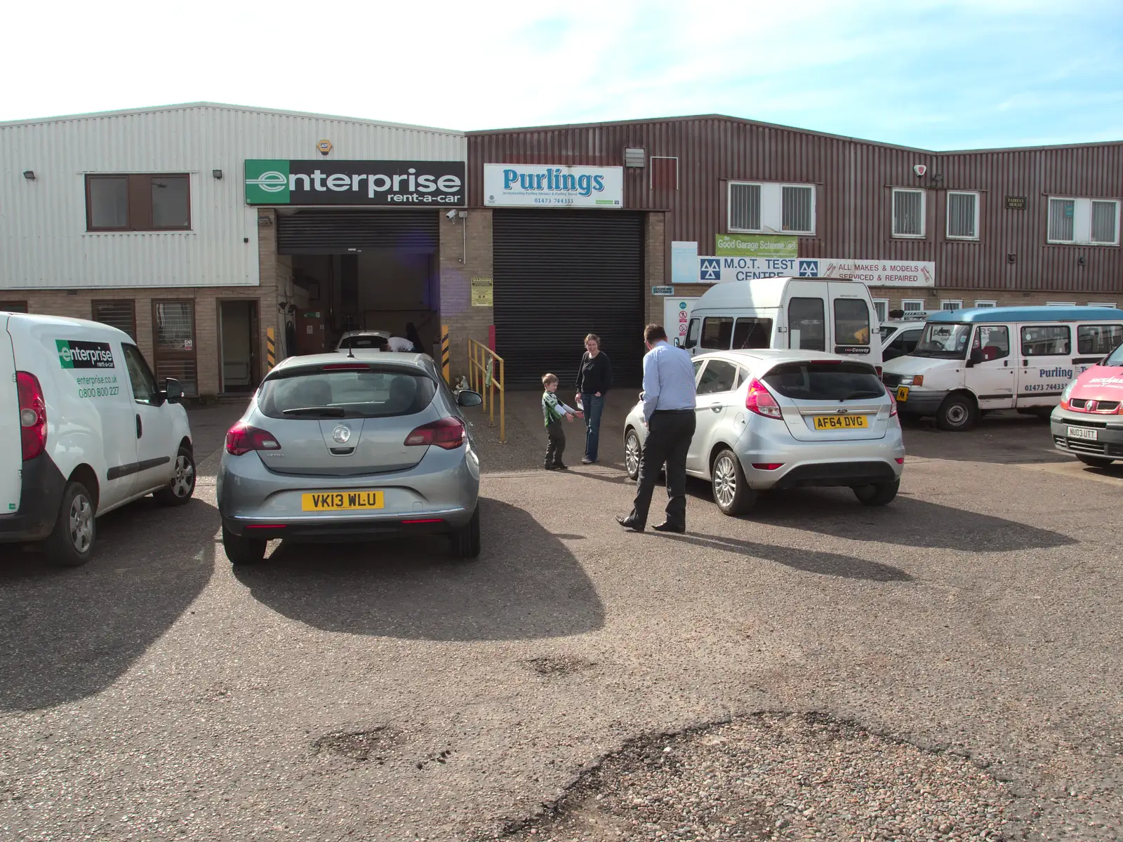 We pick up an emergency hire car, from A Crashed Car and Greenhouse Demolition, Brome, Suffolk - 20th March 2015