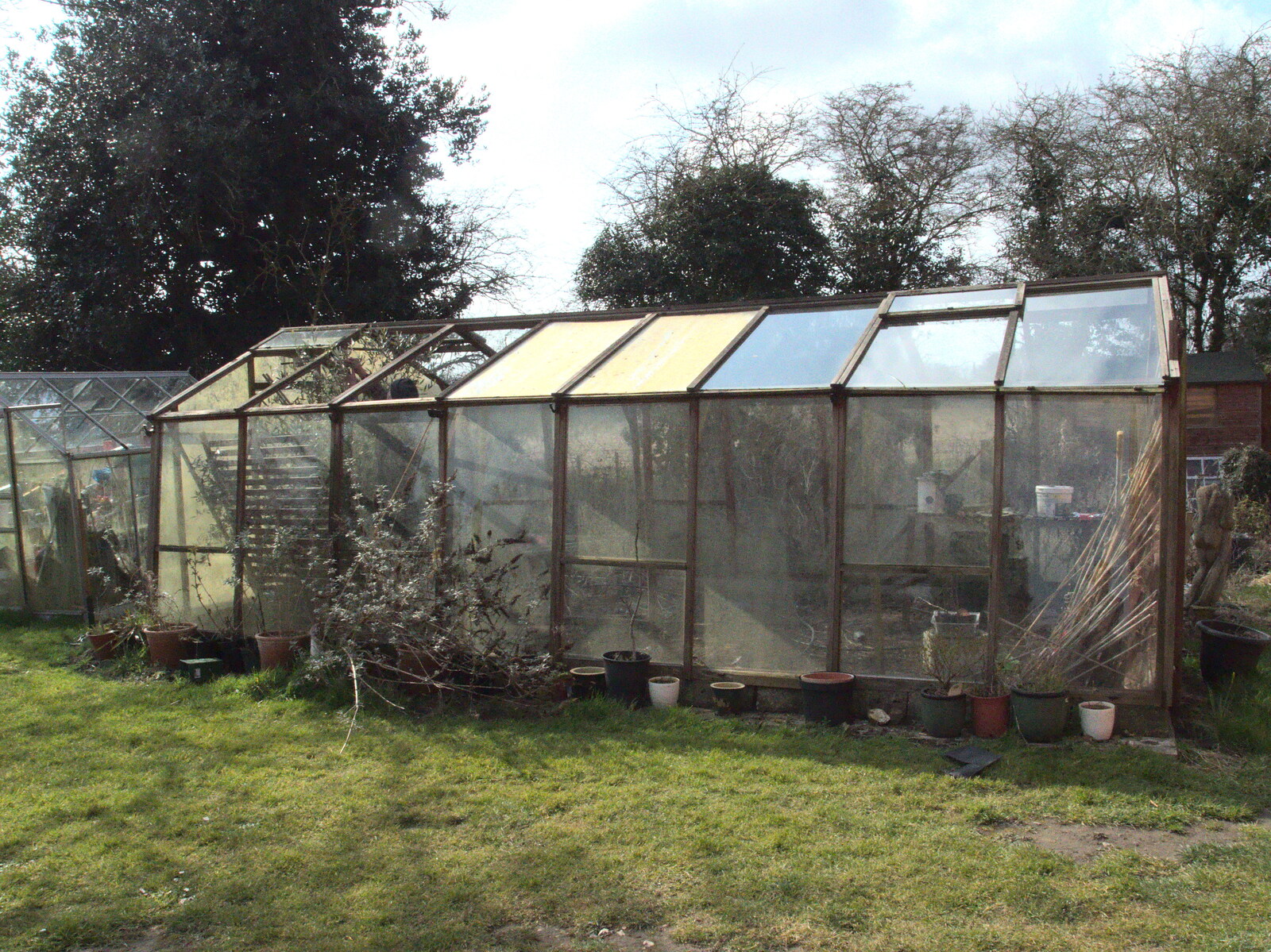 The greenhouse is in a bit of a state from A Crashed Car and Greenhouse Demolition, Brome, Suffolk - 20th March 2015