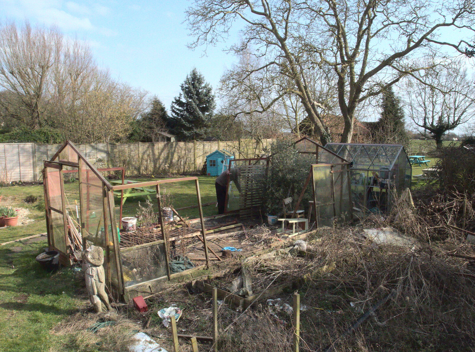 Greenhouse demolition from A Crashed Car and Greenhouse Demolition, Brome, Suffolk - 20th March 2015