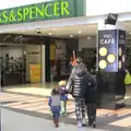 Evelyn takes the children for a wee, Temple Bar and Dun Laoghaire, Dublin, Ireland - 16th April 2015