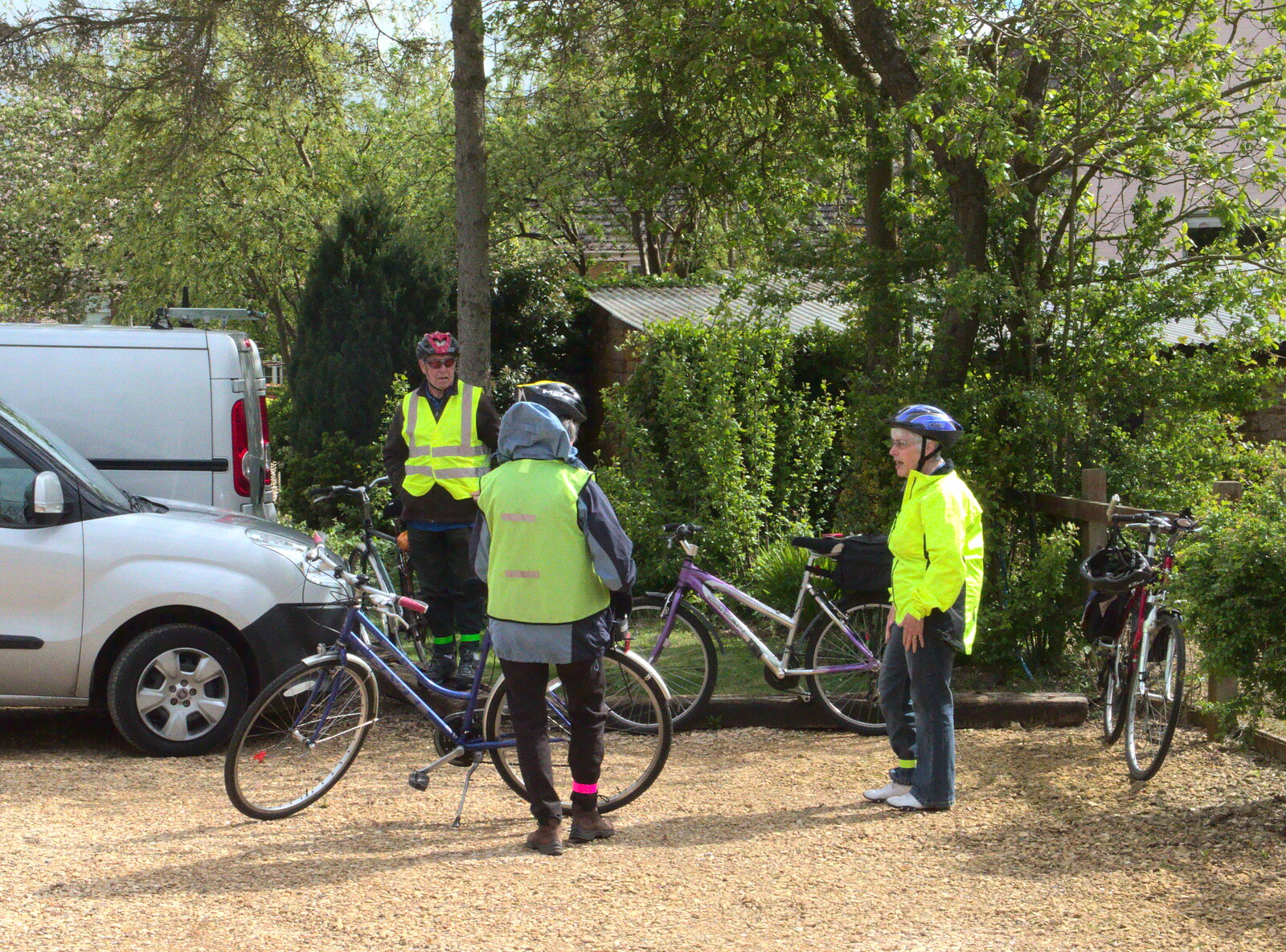 Bikes are unloaded from The BSCC Weekend Away, Lyddington, Rutland - 9th May 2015