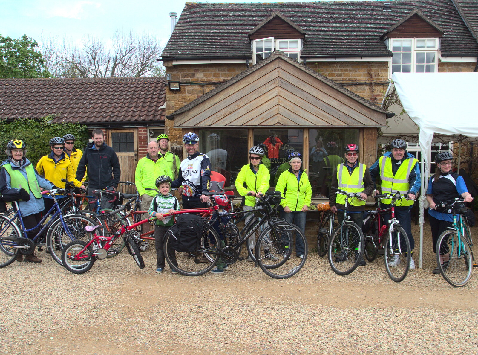 A BSCC group photo from The BSCC Weekend Away, Lyddington, Rutland - 9th May 2015