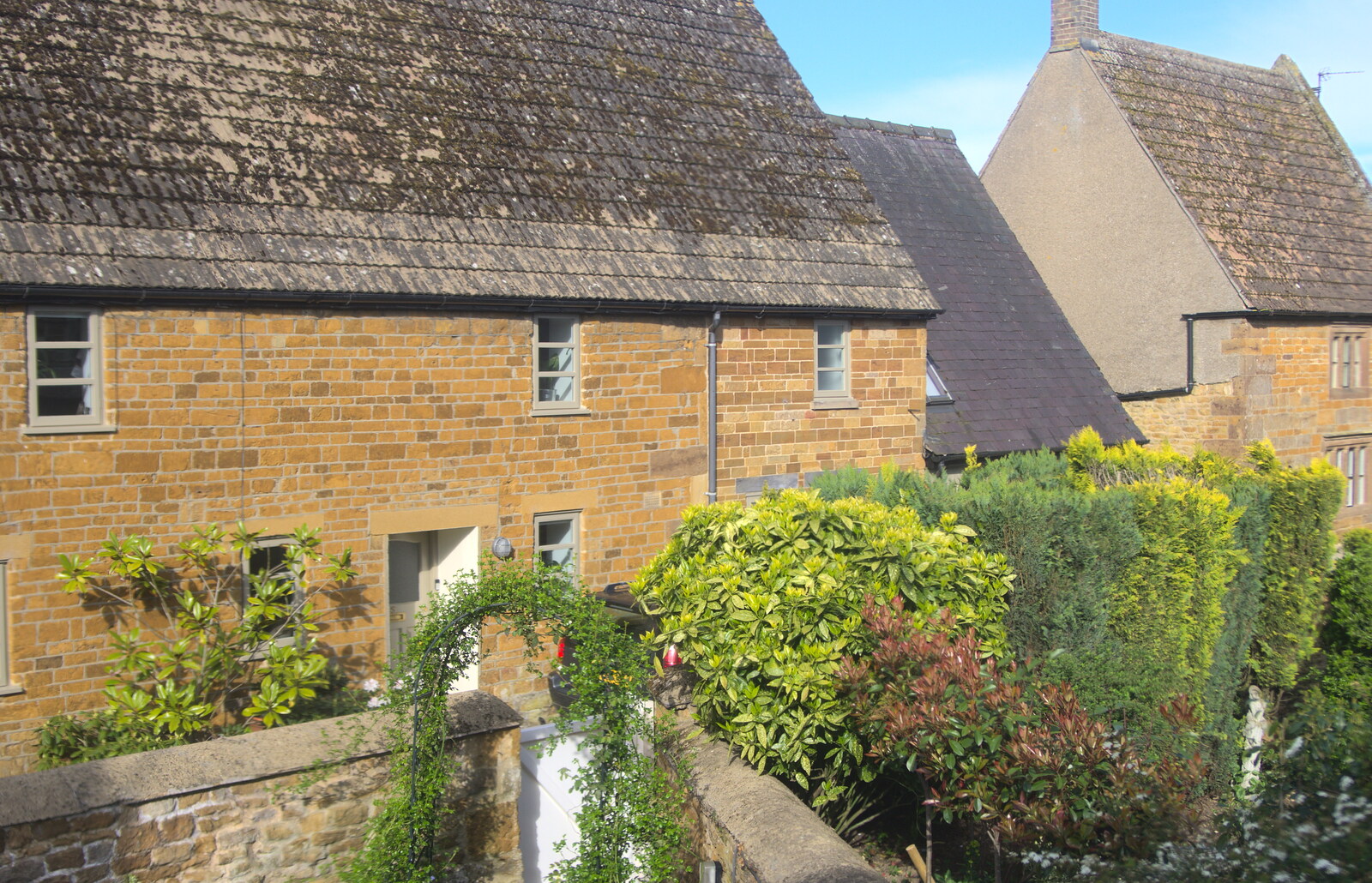 Honey-coloured cottages in Lyddington from The BSCC Weekend Away, Lyddington, Rutland - 9th May 2015