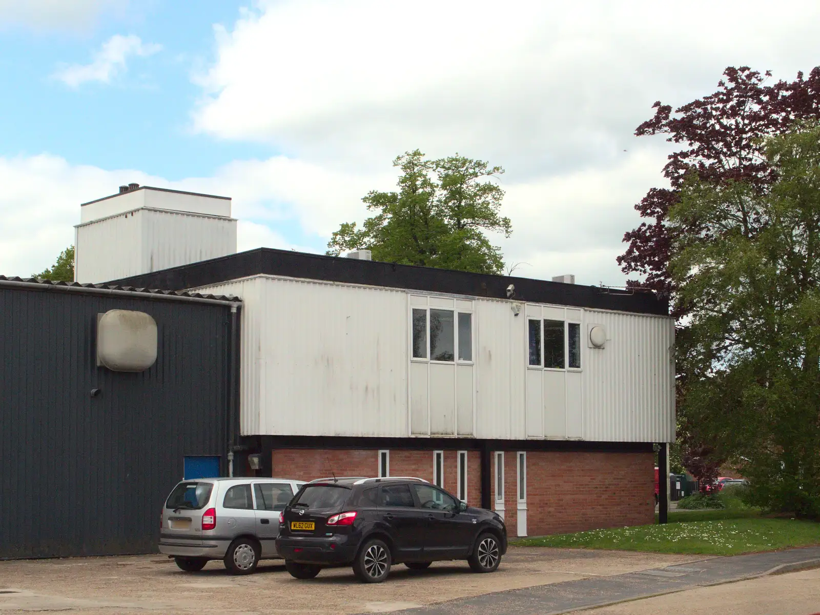 Nosher's old workplace - BPCC Printec in Diss, from A Derelict Petrol Station, Palgrave, Suffolk - 16th May 2015