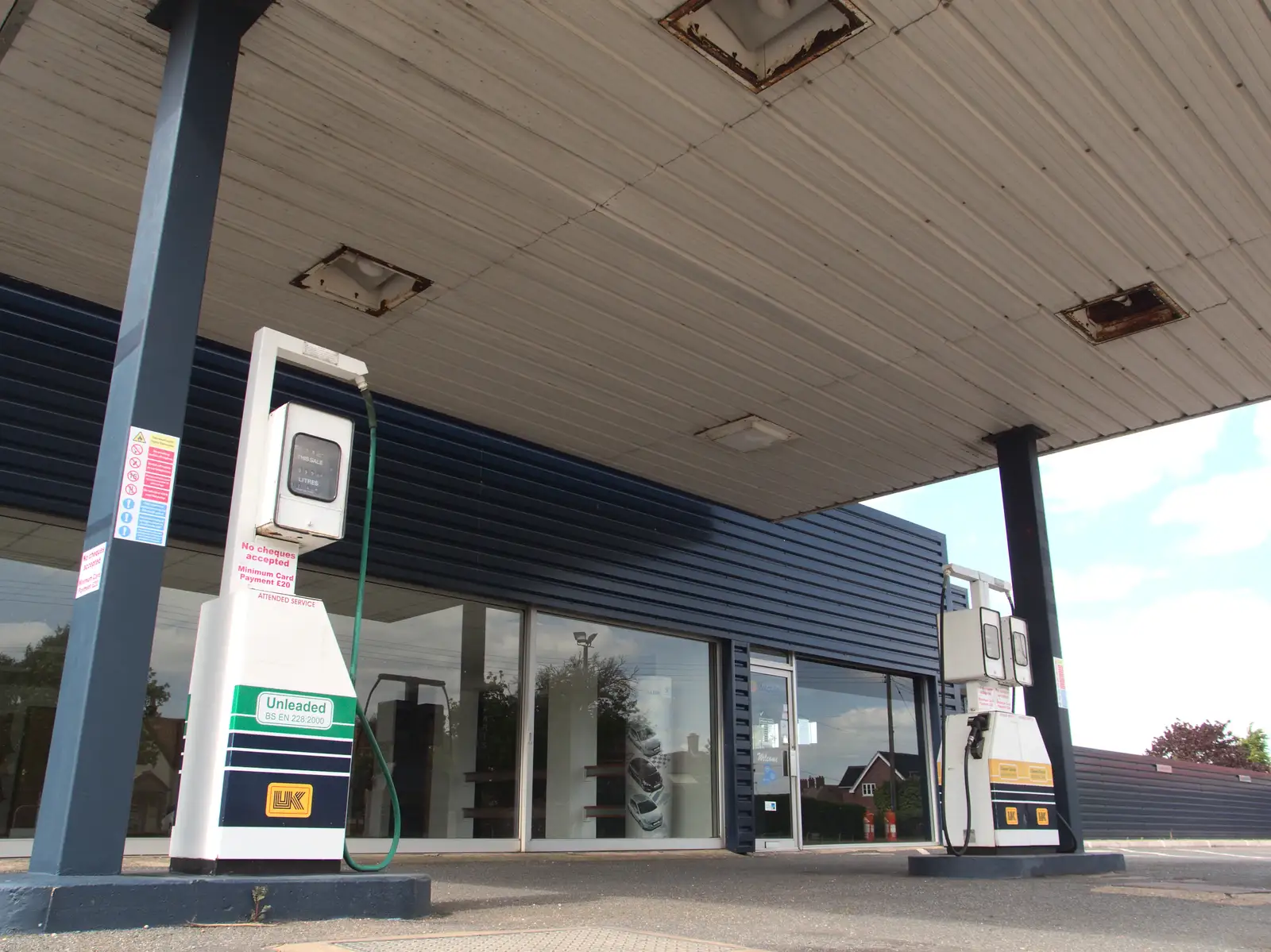 Pat Lewis petrol station forecourt, from A Derelict Petrol Station, Palgrave, Suffolk - 16th May 2015