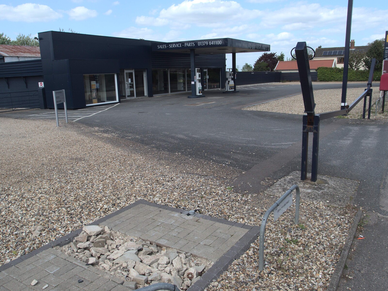 The wasteland of another closed petrol station from A Derelict Petrol Station, Palgrave, Suffolk - 16th May 2015