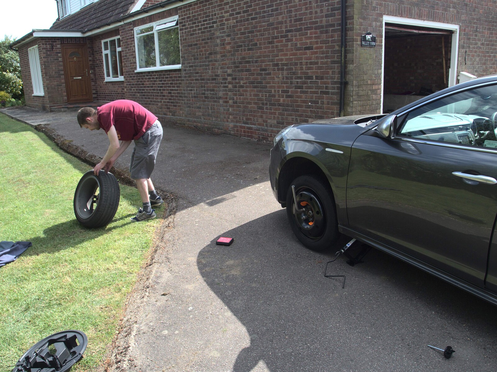 The Boy Phil is sorting out a flat tyre from A Derelict Petrol Station, Palgrave, Suffolk - 16th May 2015