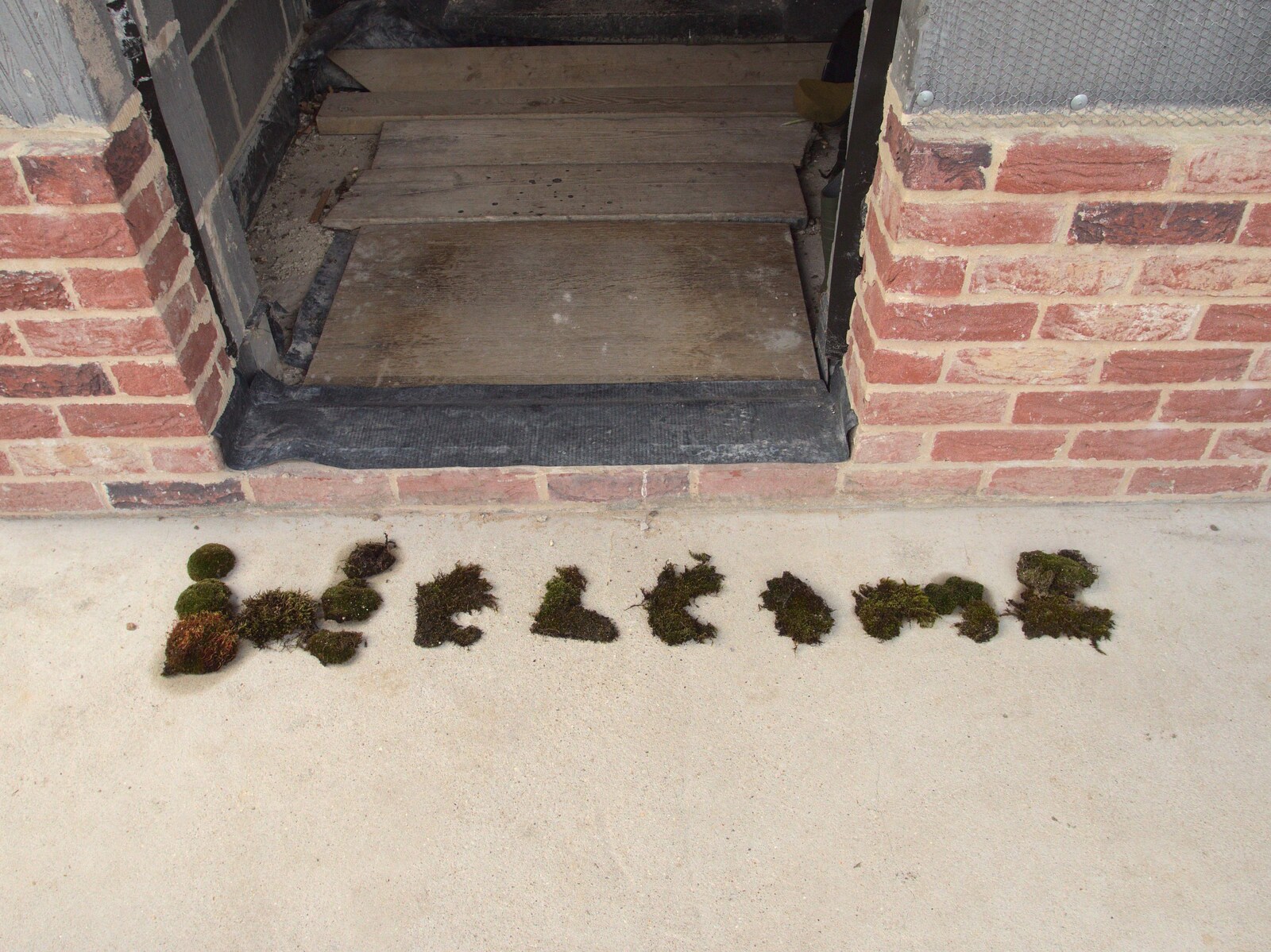 Isobel makes a cute mossy welcome mat from A Derelict Petrol Station, Palgrave, Suffolk - 16th May 2015
