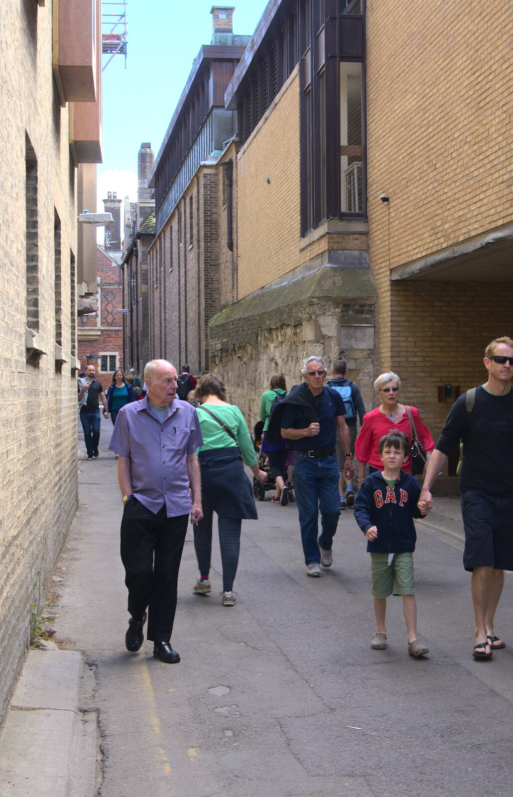 The G-Unit roams around down Garret Hostel Lane from Punting With Grandad, Cambridge, Cambridgeshire - 6th June 2015