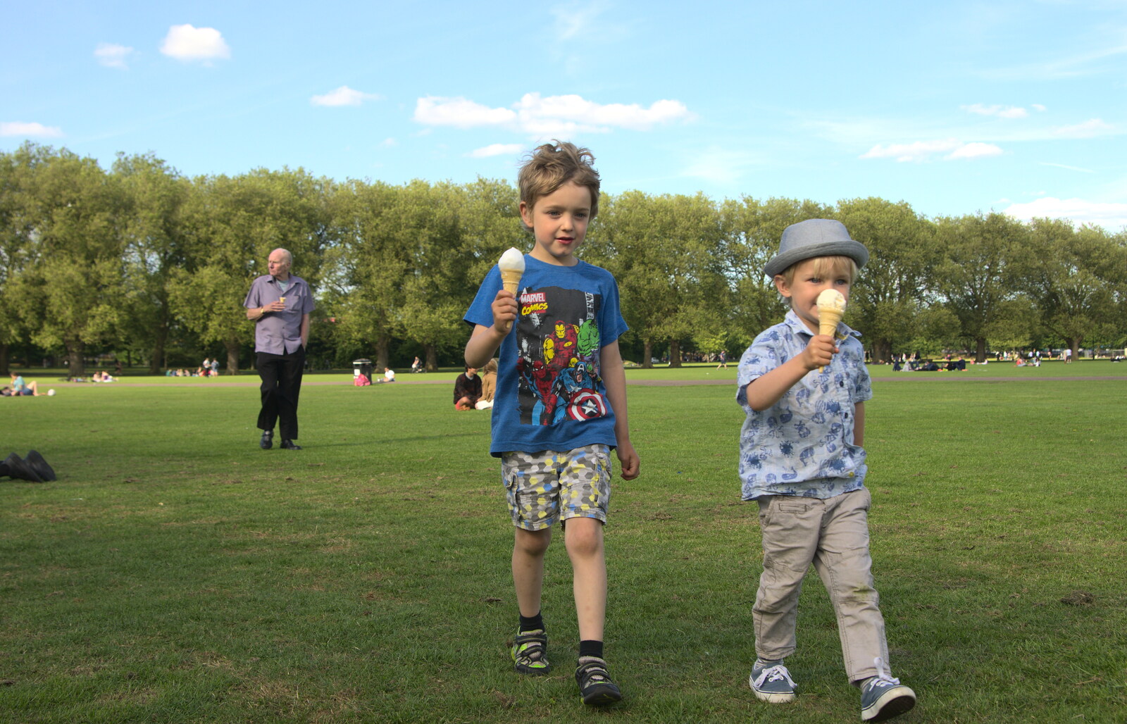 Fred and Harry have scored Ice Cream from Punting With Grandad, Cambridge, Cambridgeshire - 6th June 2015