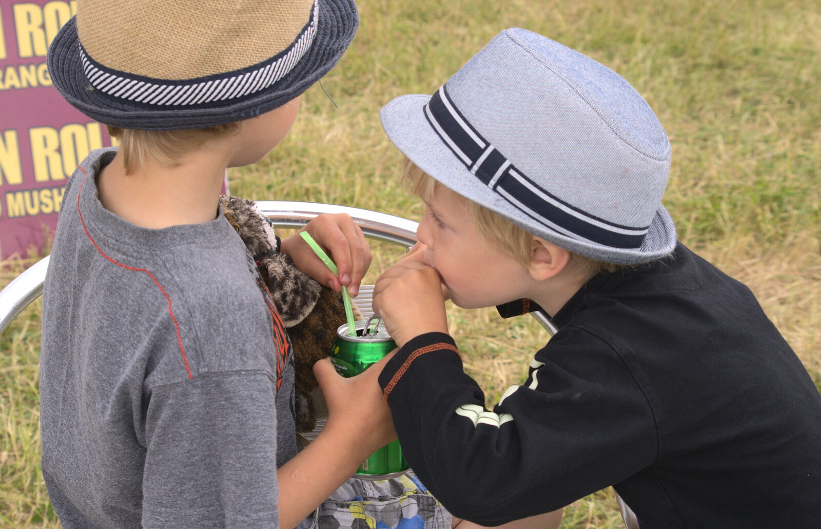Fred and Harry share a can from A Vintage Tractorey Sort of Day, Palgrave, Suffolk - 21st June 2015