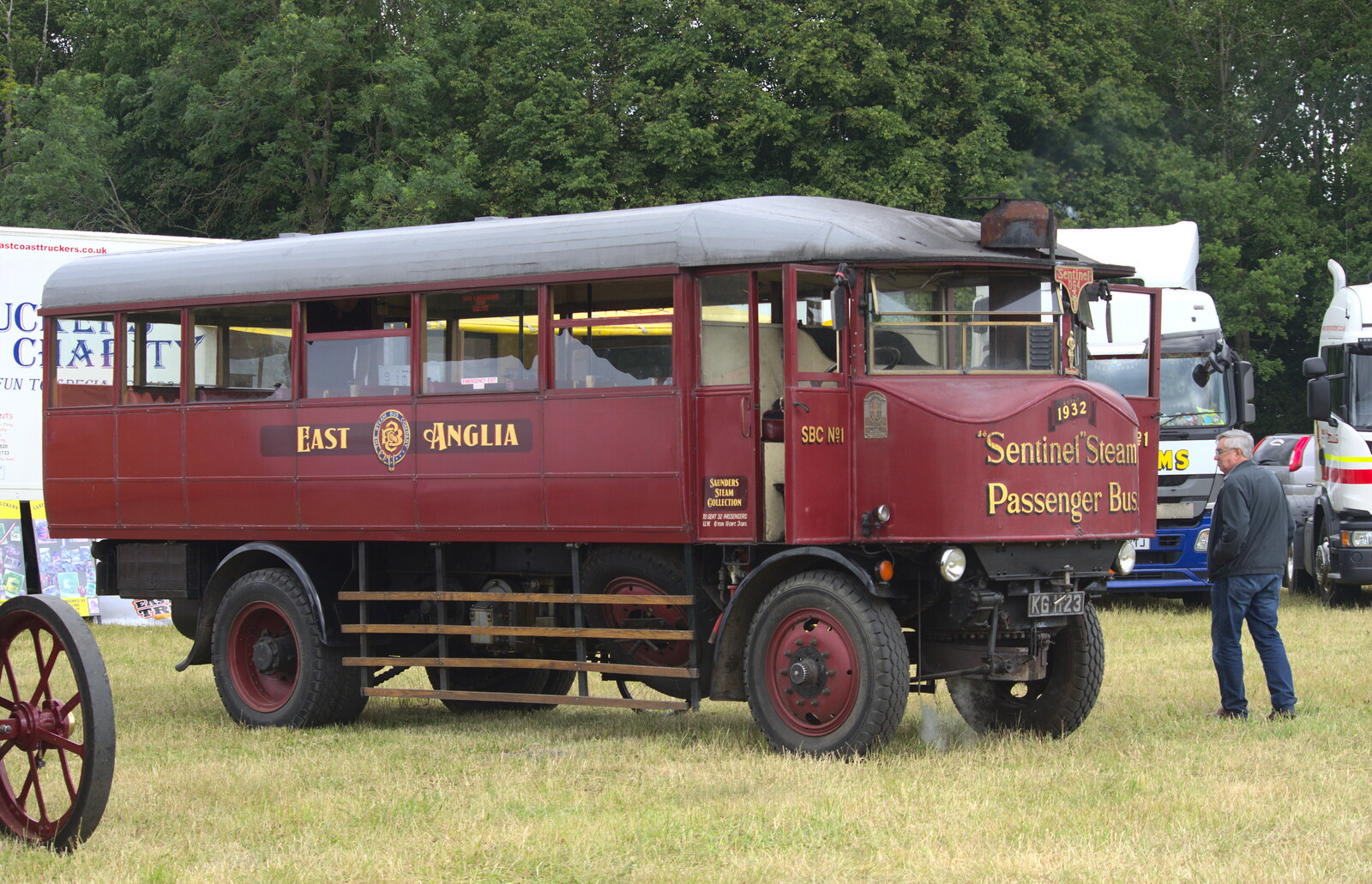 A steam bus from A Vintage Tractorey Sort of Day, Palgrave, Suffolk - 21st June 2015