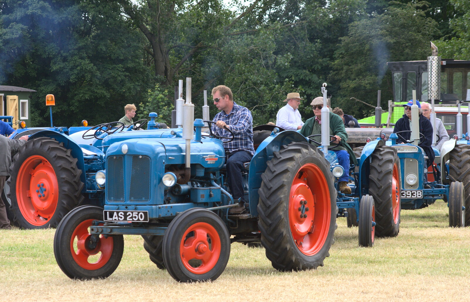 Andrew trundles around from A Vintage Tractorey Sort of Day, Palgrave, Suffolk - 21st June 2015
