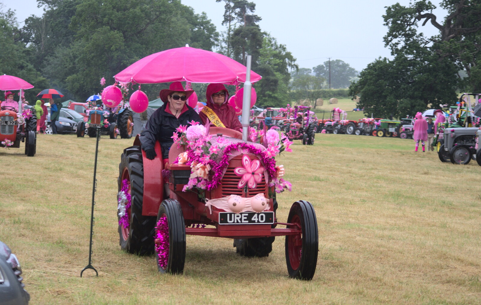 Tractors roll into Gawdy Park from The Pink Ladies Tractor Run, Harleston and Gawdy Park, Norfolk - 5th July 2015