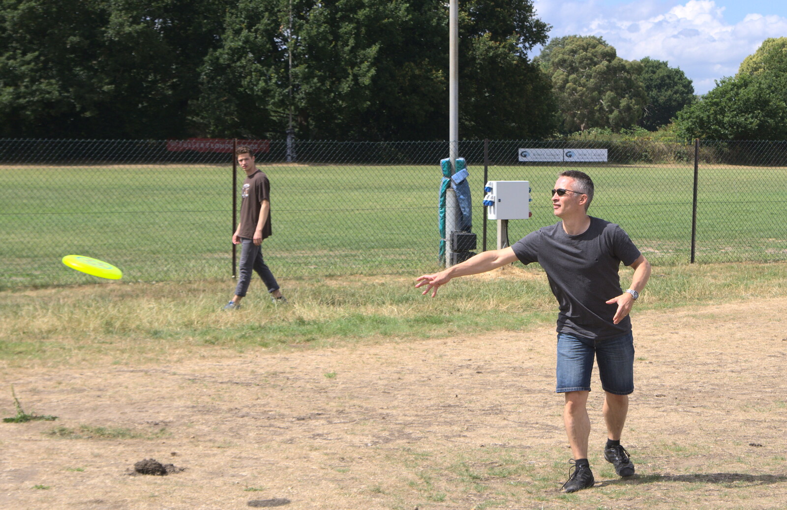 Nick hurls a Frisbee from It's a SwiftKey Knockout, Richmond Rugby Club, Richmond, Surrey - 7th July 2015