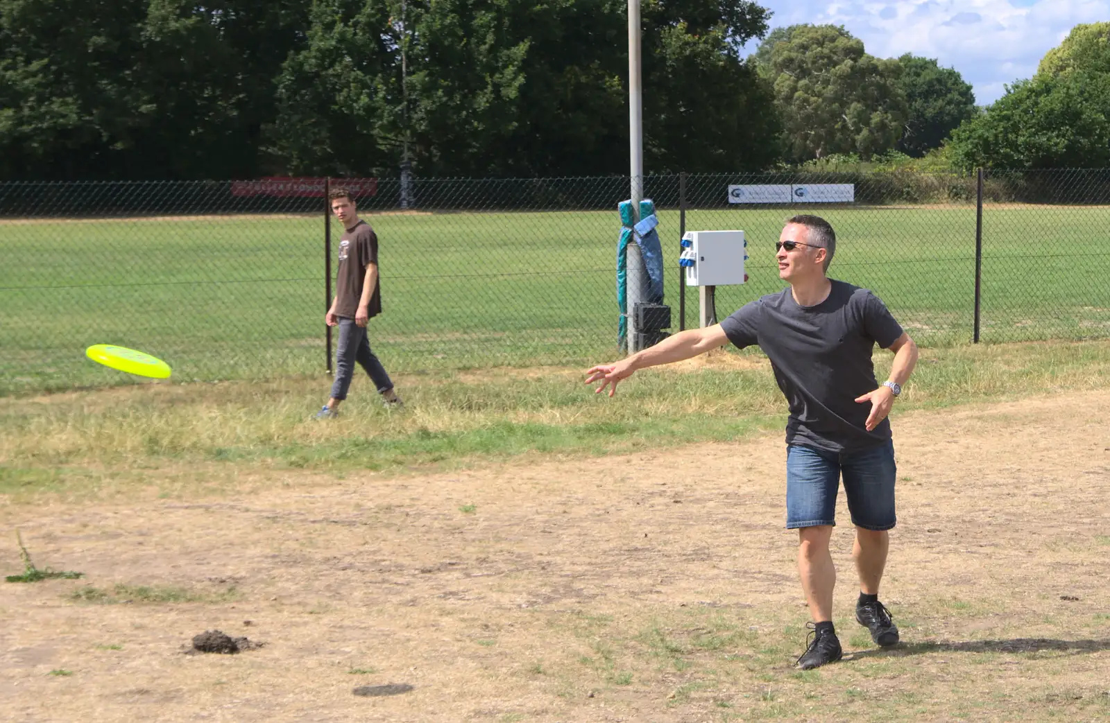 Nick hurls a Frisbee, from It's a SwiftKey Knockout, Richmond Rugby Club, Richmond, Surrey - 7th July 2015